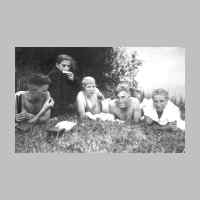 022-0167 Goldbacher Dorfjugend 1931 an der Deime. Von links Albert Kolberg, Alberts Freundin, Lotte Kolberg, Rehagel aus Karpau und Elli Jucknies..jpg